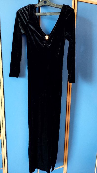 Платья вечерние.