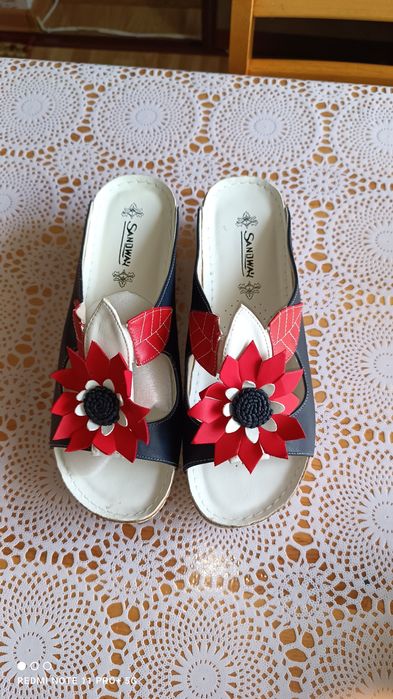 Женские шлёпки..