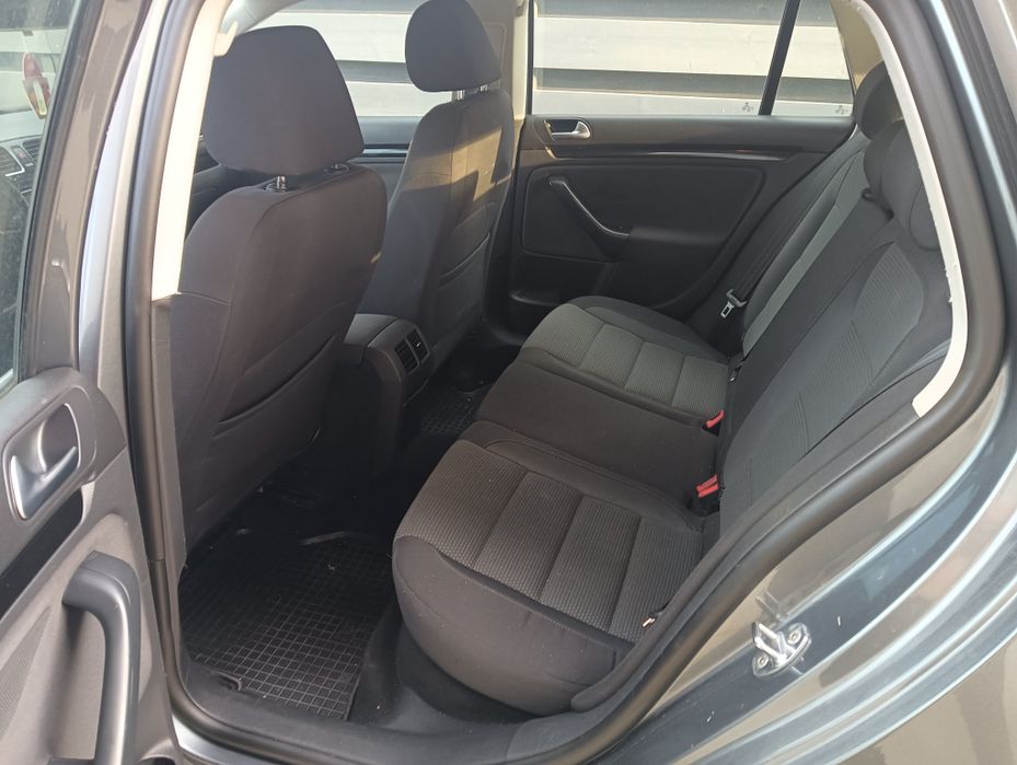 Vând golf 6 ..1.6 tdi 2012 Nr rosi încă valabile programată rar 21-09-26 efectuat și RAR