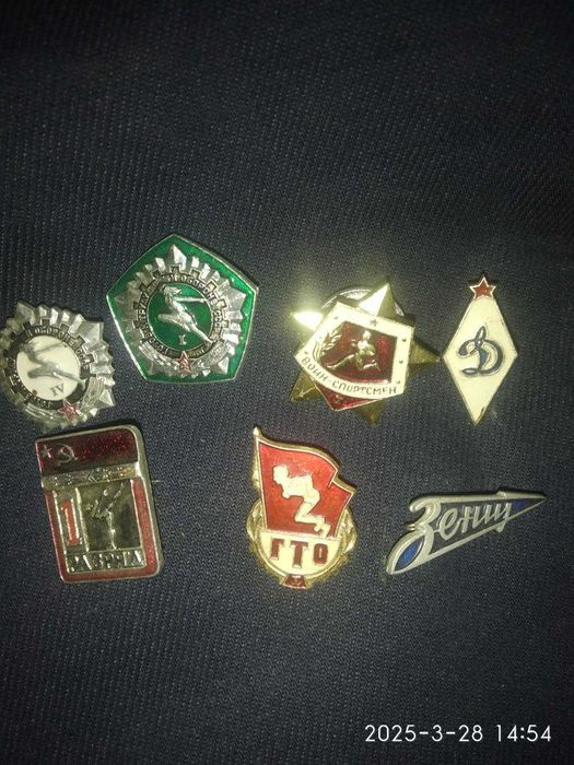 Значки советские спортивные и юбилейные
