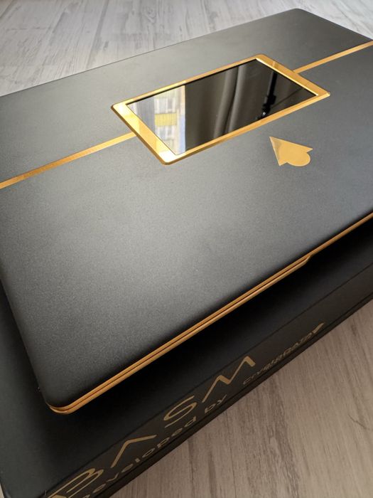 Laptop metalic gold cu 2 display-uri