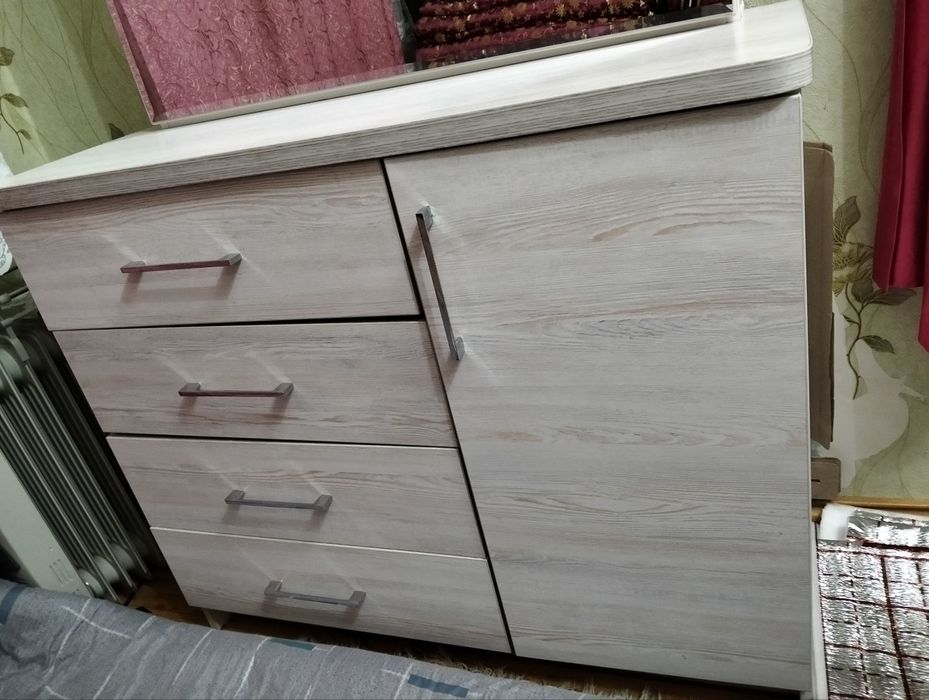 Камод с зеркалом