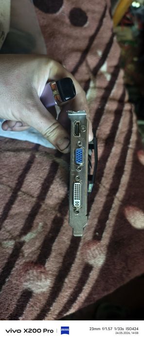 Продам видеокарту gigabyte N730 2 гига