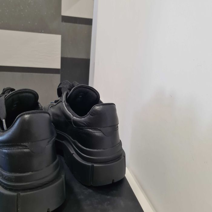 Черни кожени обувки