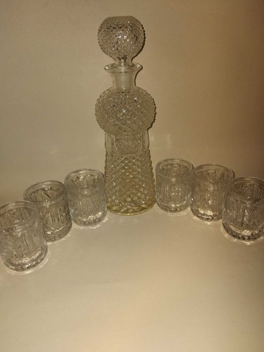 Гарафа + 6 чашки за ракия