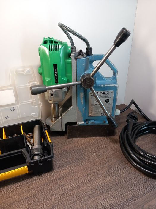 Vând talpă magnetică Hitachi