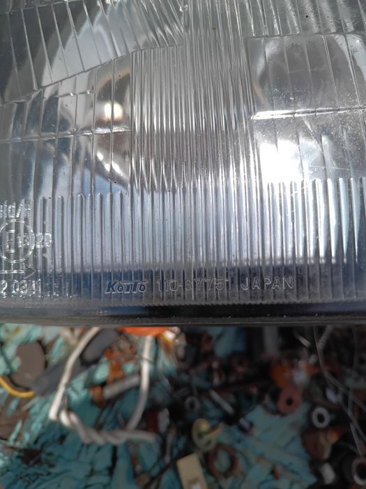 Фара правая Mitsubishi Pajero 2