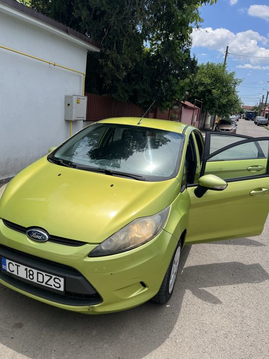 Vând Ford Fiesta