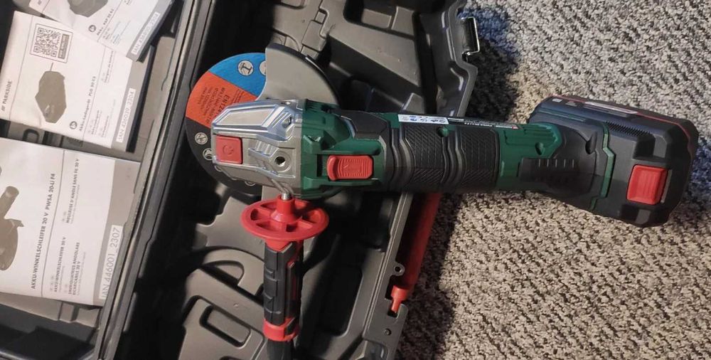 ПРОМО Комплект акумулаторен ъглошлайф Parkside с батреия и зарядно 4А