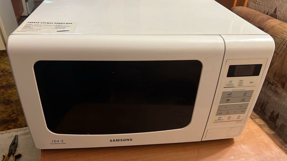 Продам микроволновую печь на запчасти