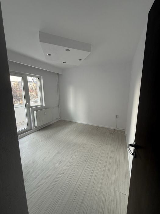 Apartament cu 3 camere de inchiriat