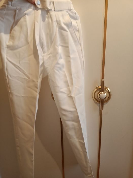 Мужские классические белые брюки.