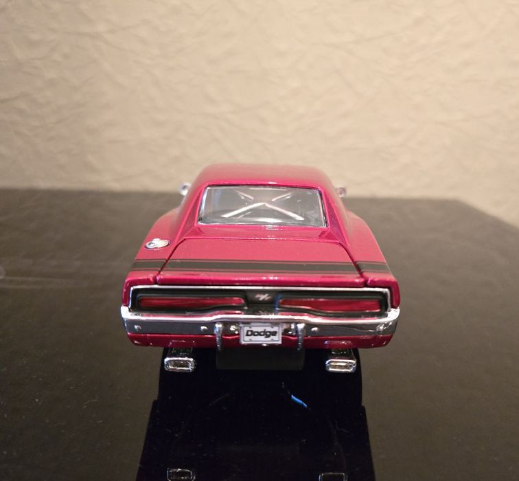 Продаётся колекционный  Dodge Charger