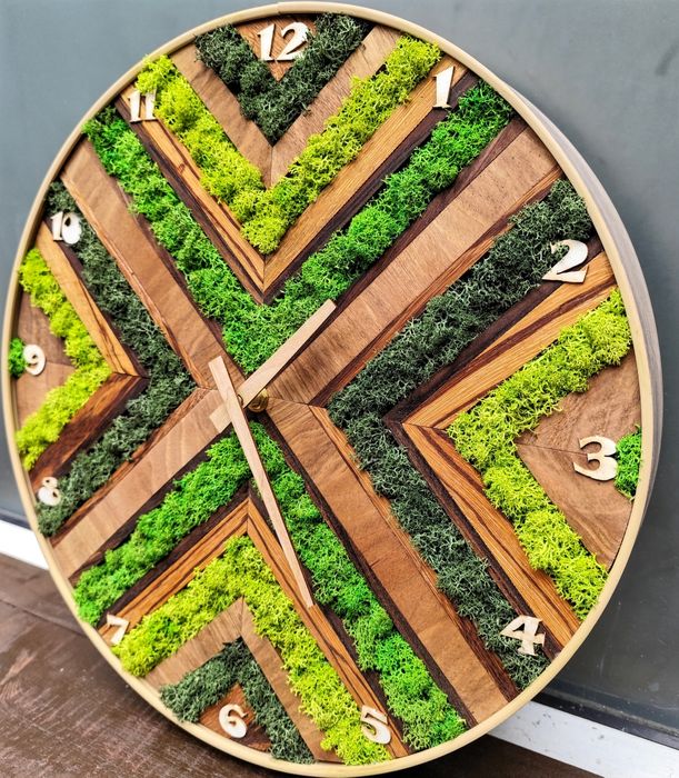 Часовник от масив и скандинавски мъх