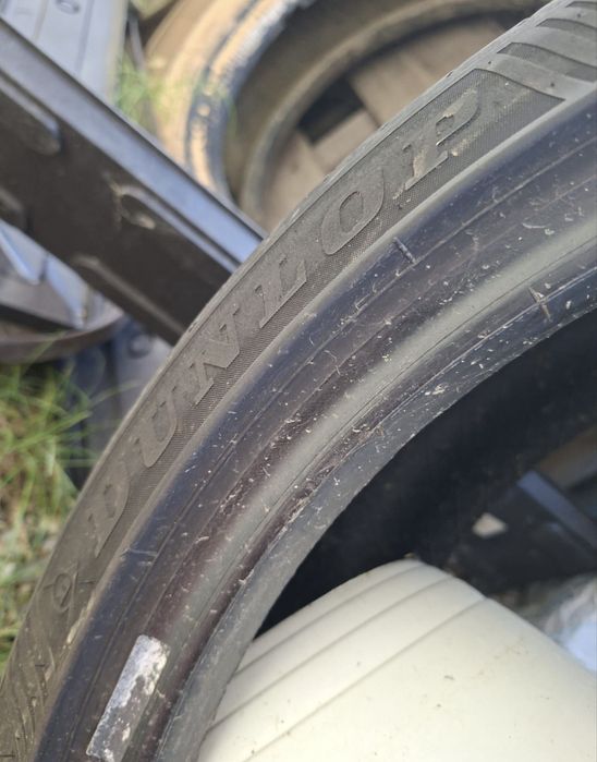2 buc Anvelope iarna cauciucuri 225/40/18 debica si dunlop dot 2022