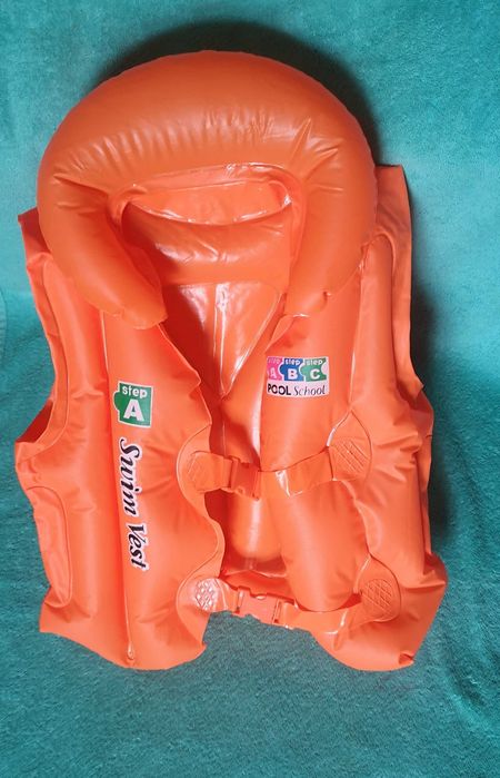 Новые надувные жилеты.