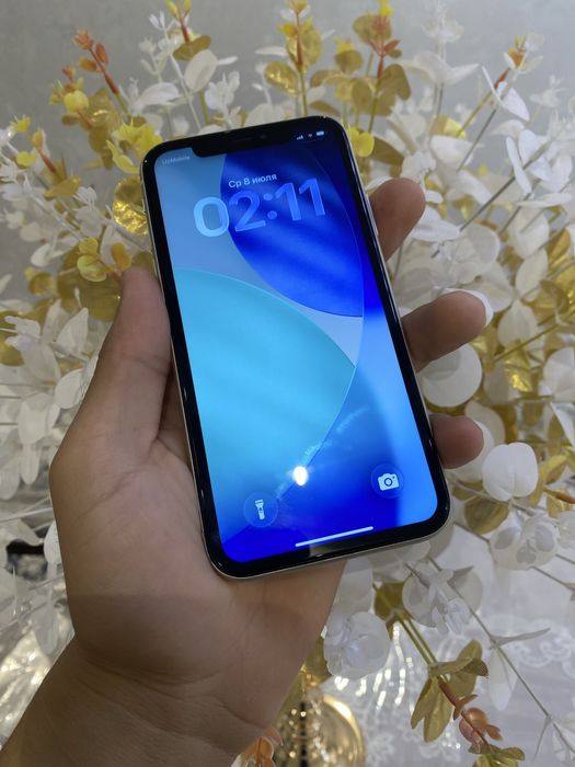 iphone 11 128        .