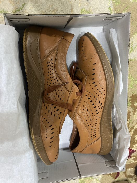 Продам женскую обувь.