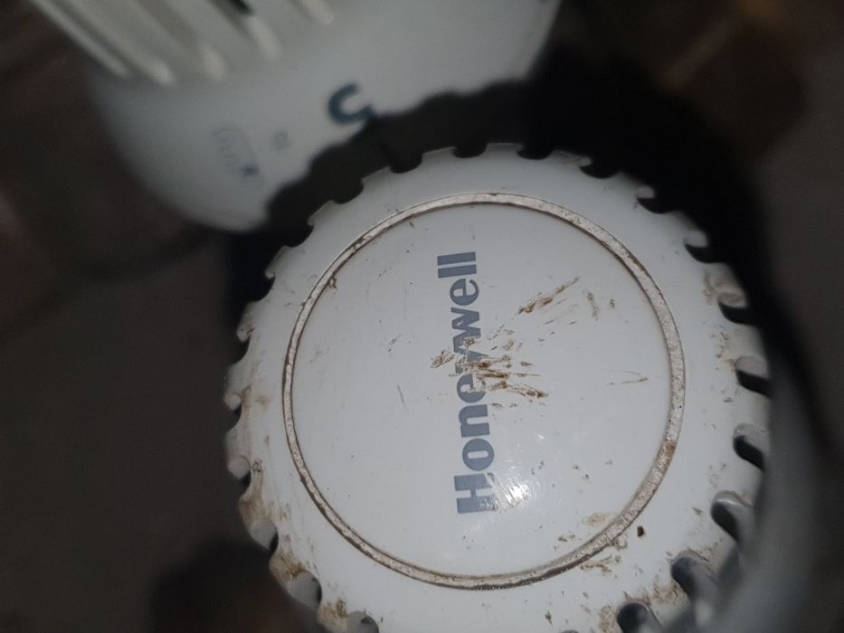 Продам краны на батарею отопления