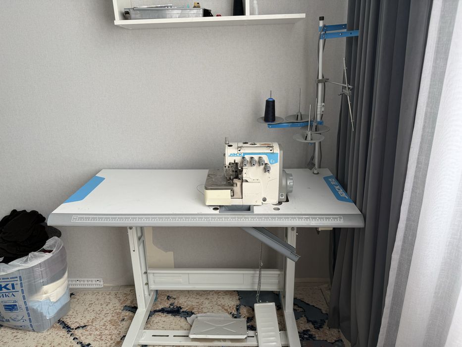 Продам оверлок E3.