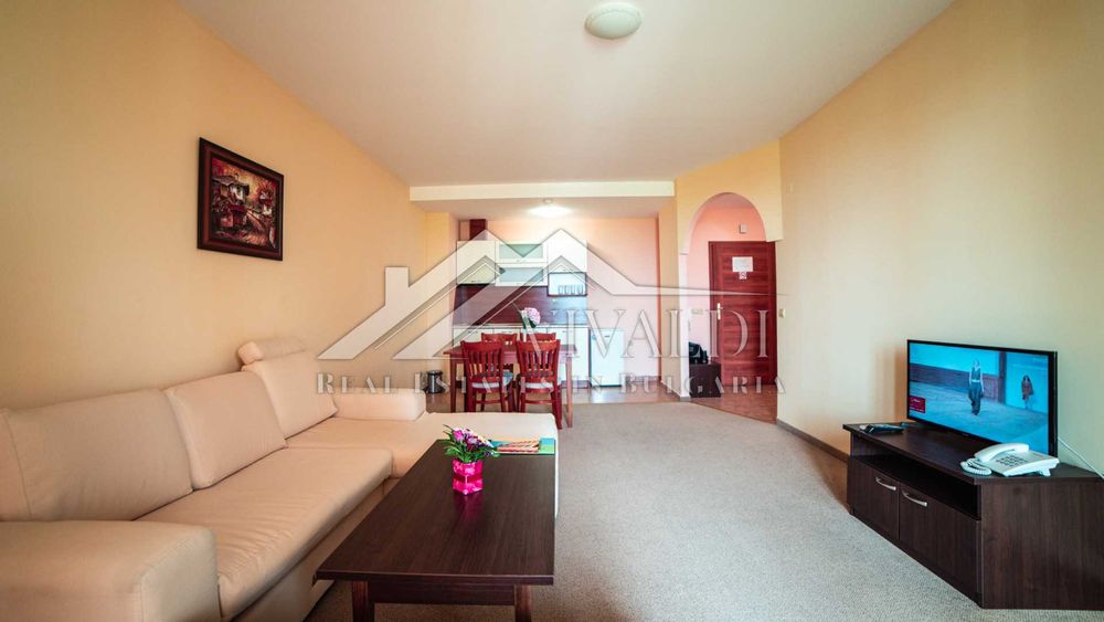 Двустаен просторен апартамент в Златни Пясъци, Варна