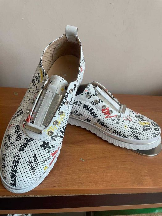 Женская обувь, кожаная 40 размер.