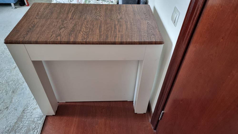 Стенка и стол в гостиную