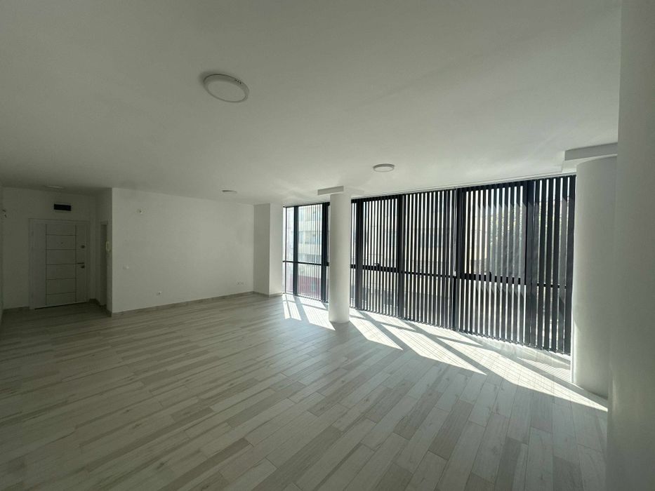 Дава се под наем Офис в Благоевград, Идеален център - 100 кв.м за 612 € - Снимка #3