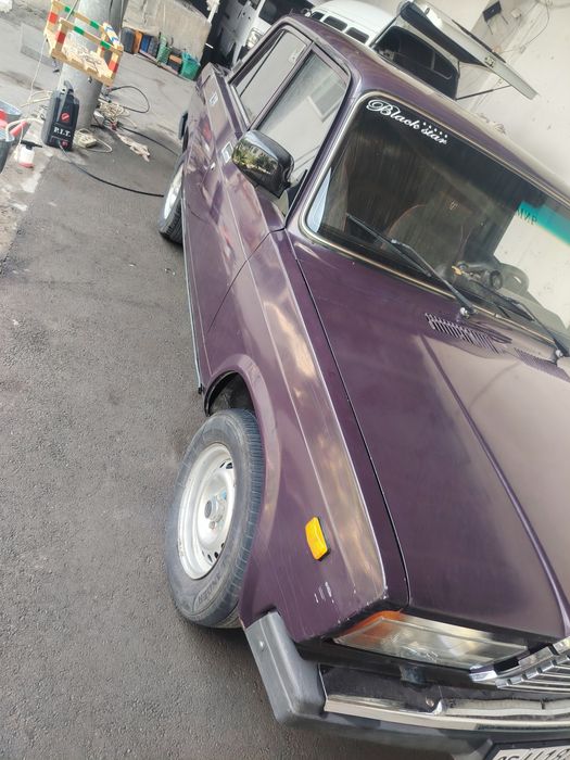 Vaz 2107 sotiladi 2000 yil