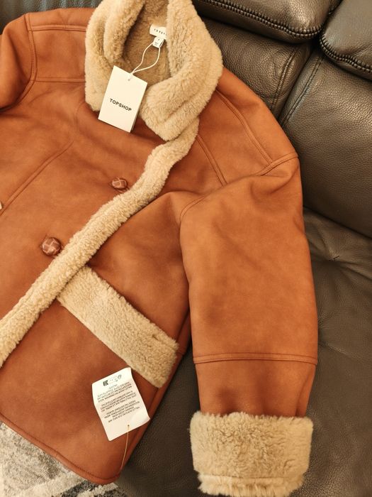 Jachetă maro tip cojoc de la Topshop, mărimea S.