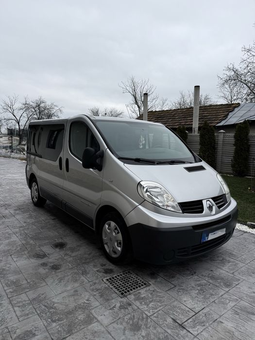 Vand Renault Trafic 8+1