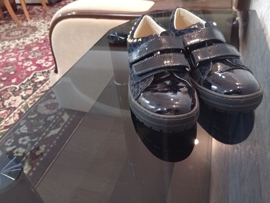 Продается дерзкие, красивые,гламурные кеды.