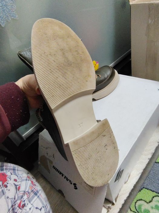 Ghete dama, din piele