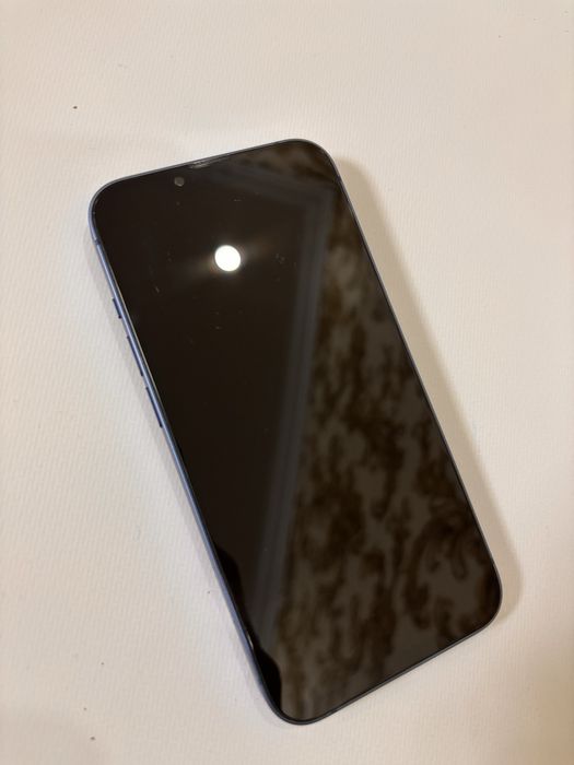 Продам Iphone 13