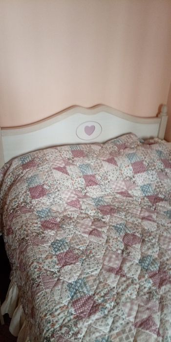 Продавам креват със матрак