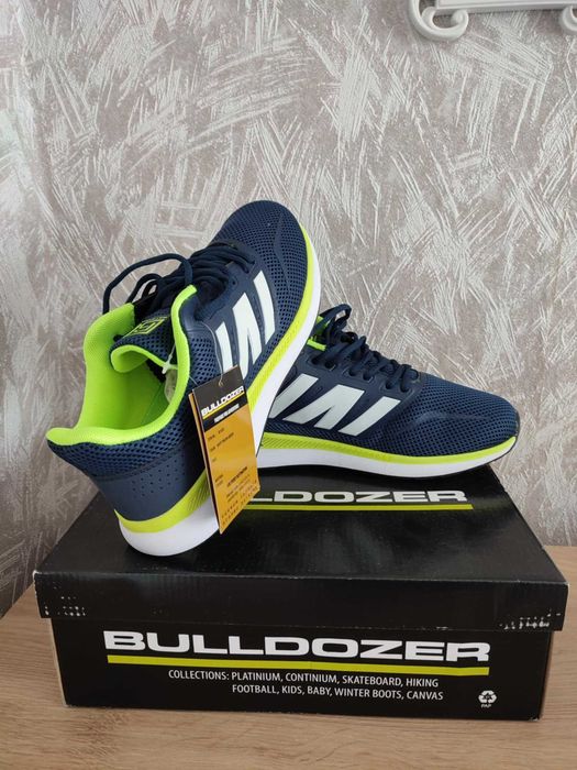 Продавям маратонки Булдозер.