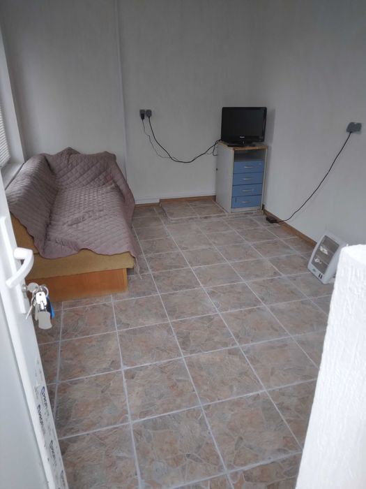 Промишлено помещение, парцел под наем със сграда