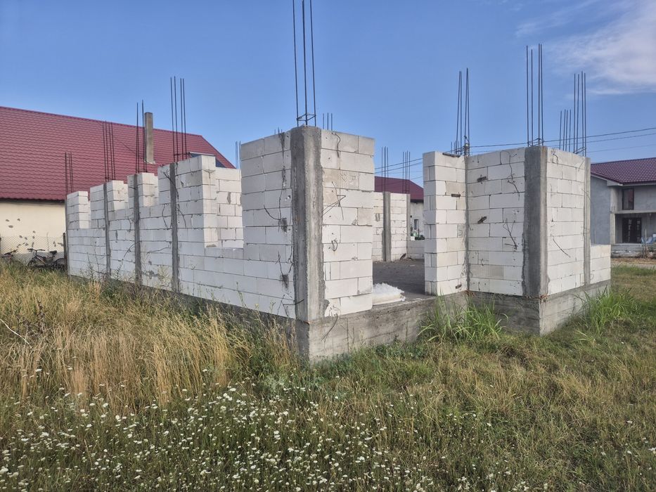 De vânzare teren+casă in construcție