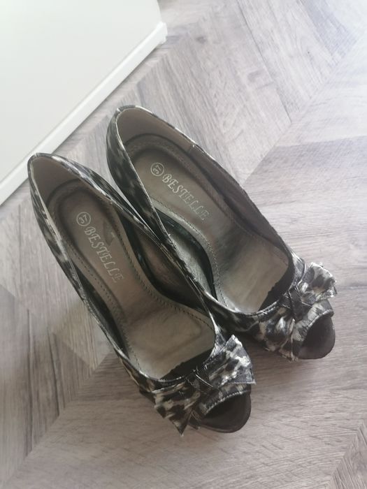 Обувки на висок ток