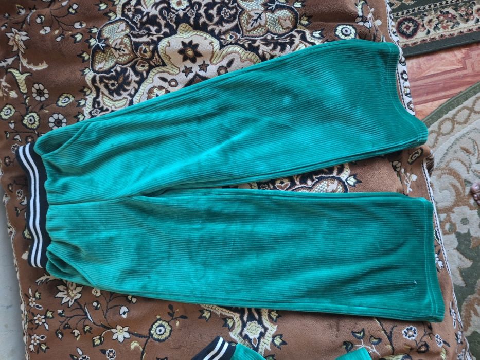 Костюм брючный на девочку