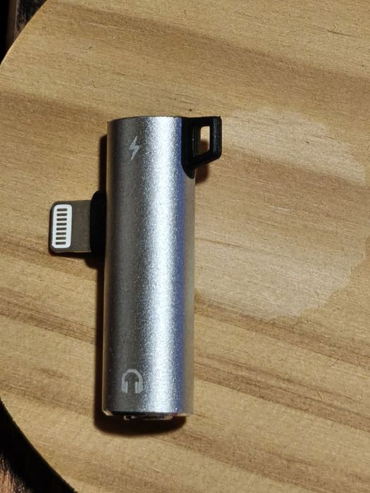 Lightning към 3.5 мм жак адаптер-преход