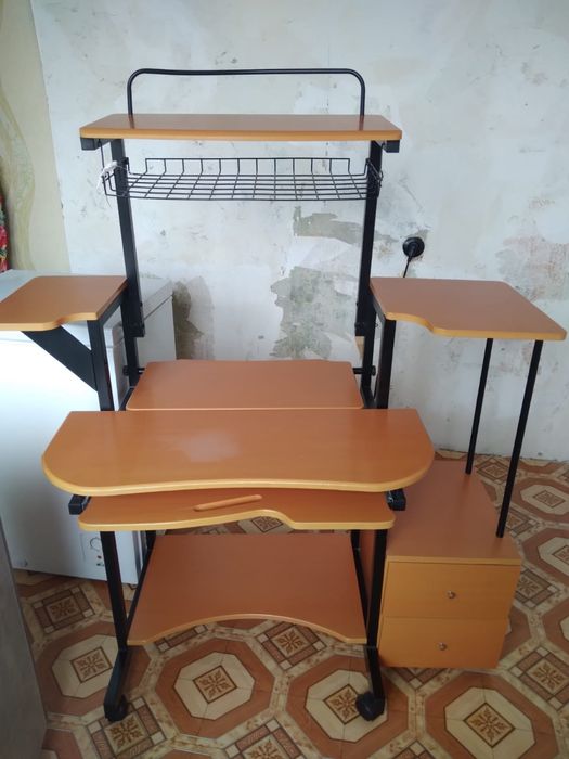 Продается компьютерный стол