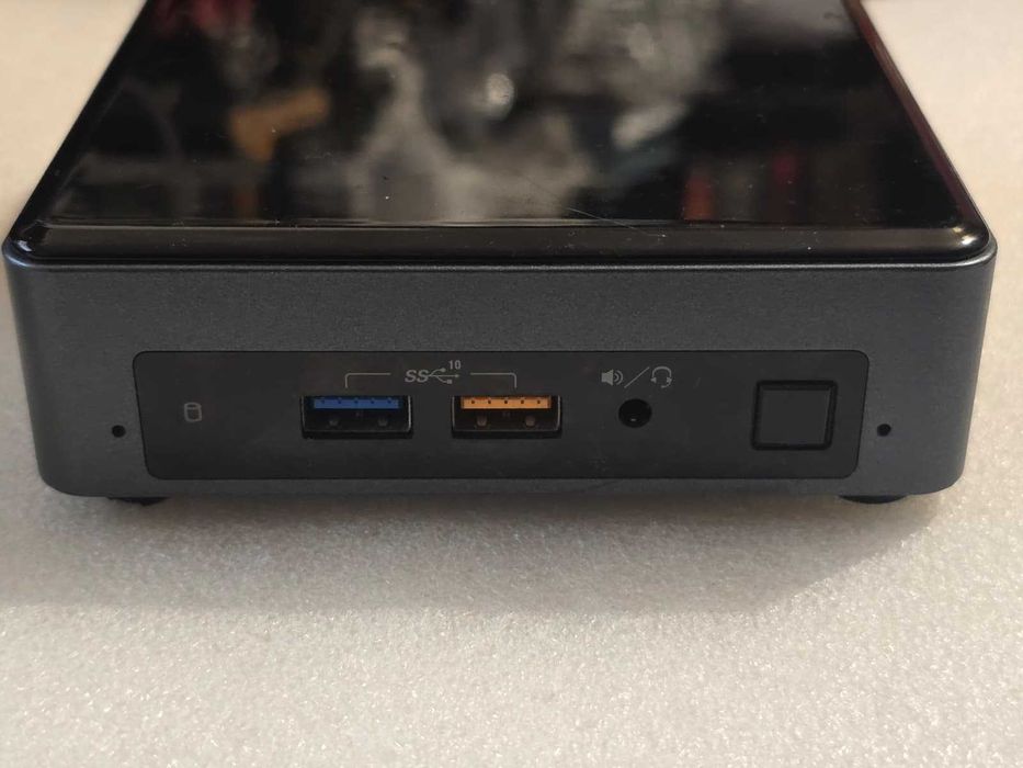 Mini PC Intel NUC 8 (NUC8i3BEK) - Core i3 Gen 8, 8GB RAM, 256GB SSD