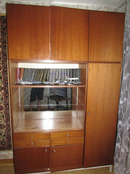 стенка качественная крепкая