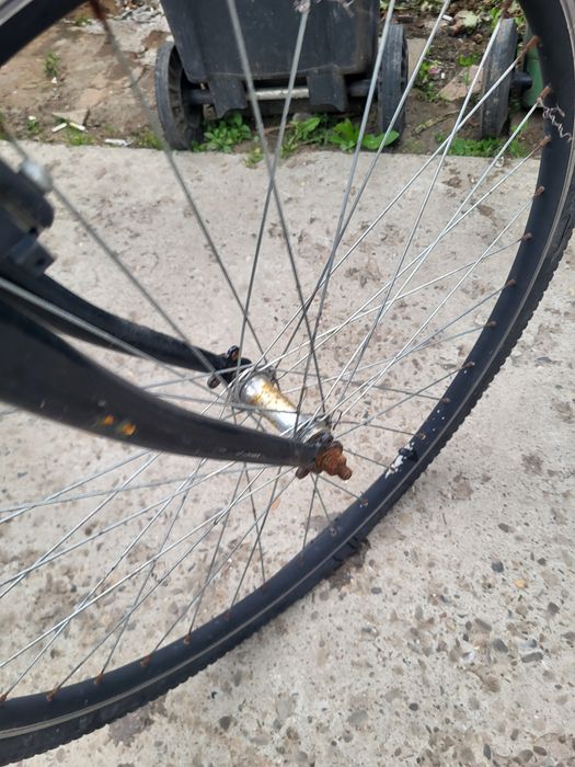 Bicicleta veche cu nevoi de reparații