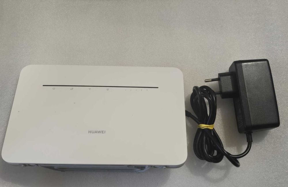Modem Wireless 4G+ Huawei B535-232, Slot Cartelă SIM, Gigabit Cat.7 300 Mbps, Dual-Band AC1200