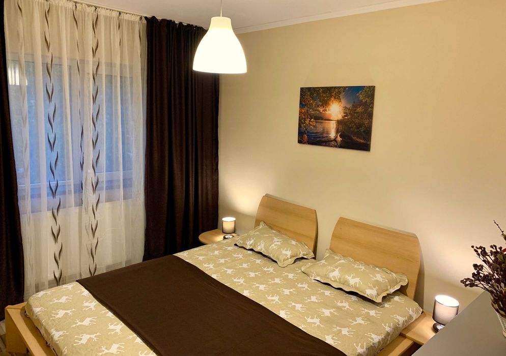 Închiriez apartament 3 camere, decomandat, etaj 2/4, Gheorghe Doja, Pitești