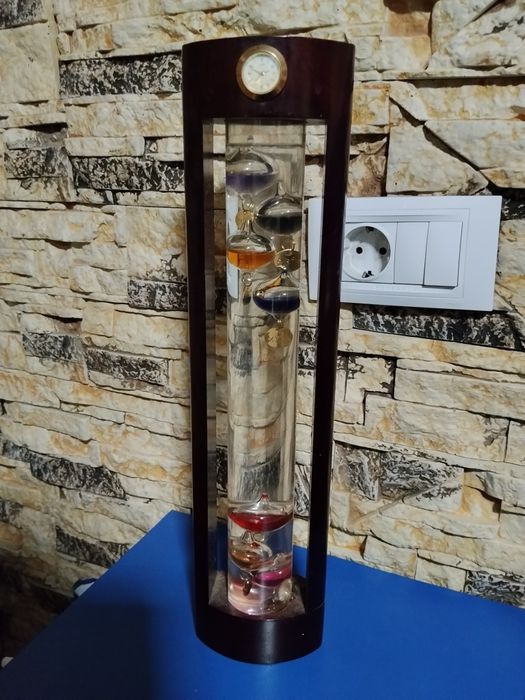 Vând termometru Galileo 41 cm/9,5cm model din lemn de cireș