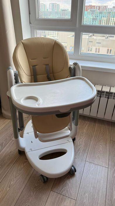 Продам стульчик для кормления Peg Perego Tatamia