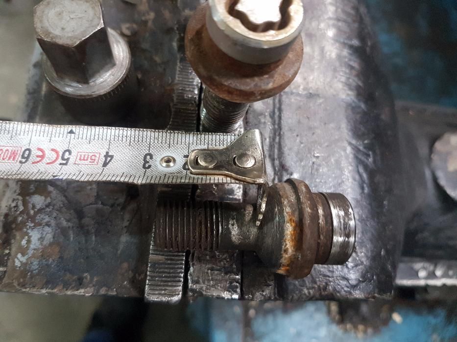 Оригинални Секретни Болтове Mercedes + Камък 30mm Мерцедес